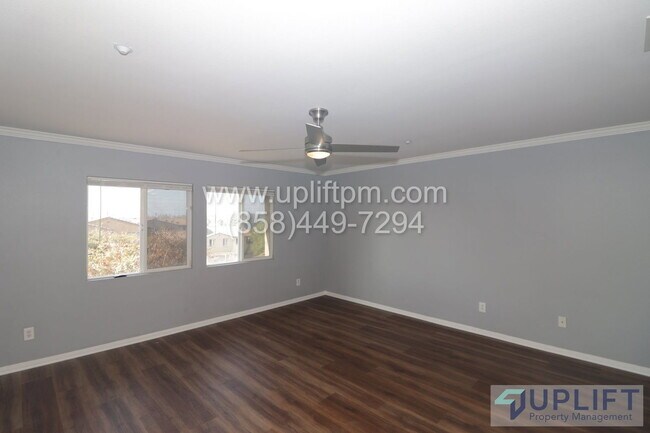 Foto del edificio - 4300 Newton Ave