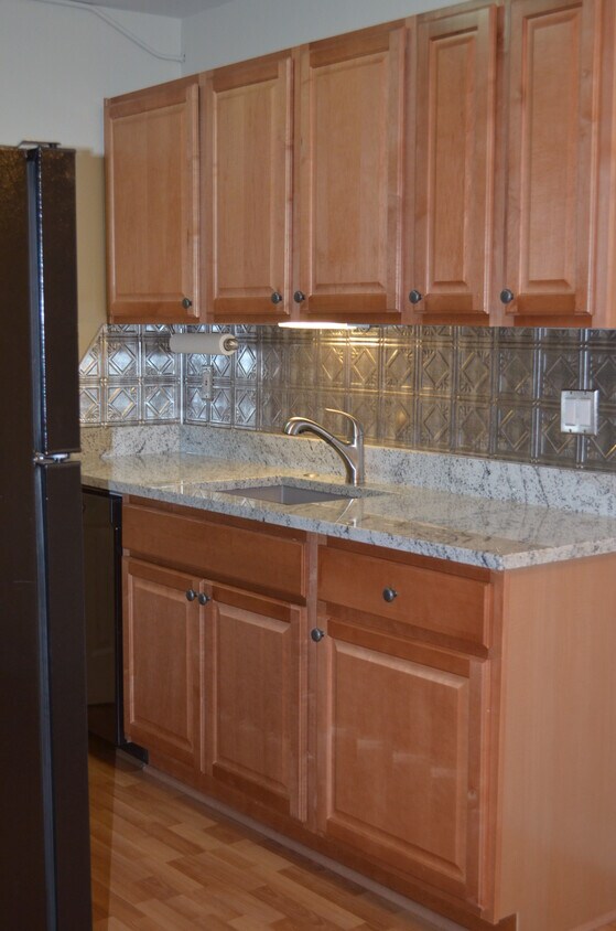kitchen - 501 Golden Cir