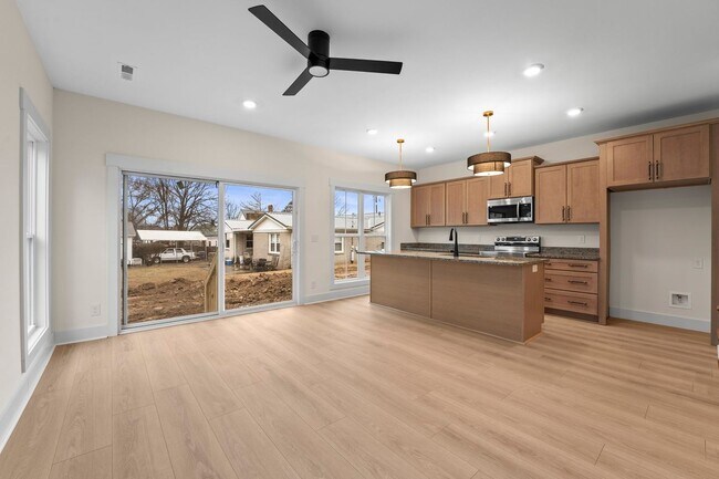 Foto del edificio - BRAND NEW Townhome in Winchester...Walking Distance to Downtown Square!
