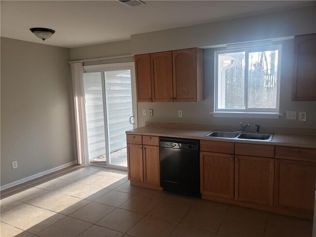 Building Photo - 2270 Salem Dr