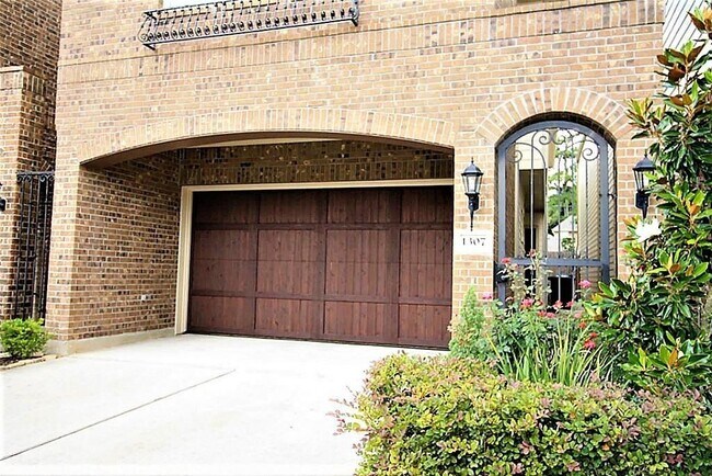Building Photo - 1307 Afton St