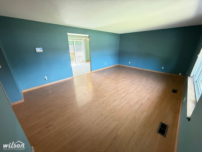 Foto del edificio - Spacious 4-Bedroom Yakima Home with Hot Tu...
