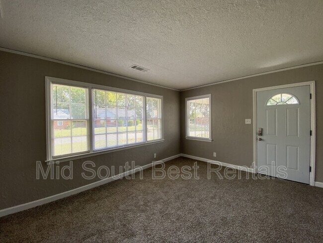 Foto del edificio - 1921 Brandon Cir