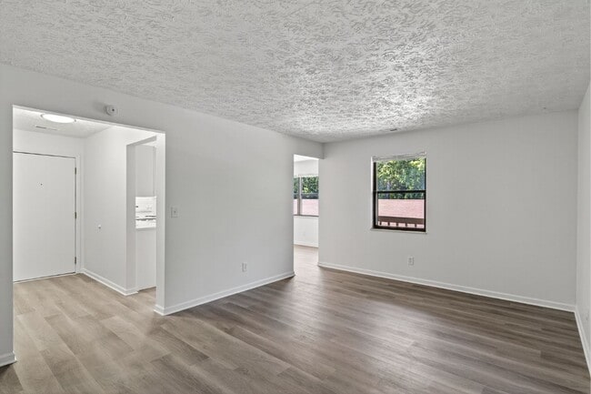 Building Photo - 3175 Roesch Blvd