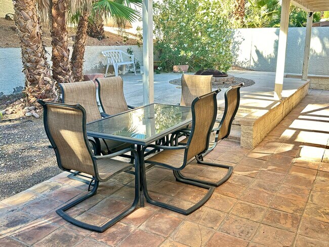 Foto del edificio - 351 Promontory Dr