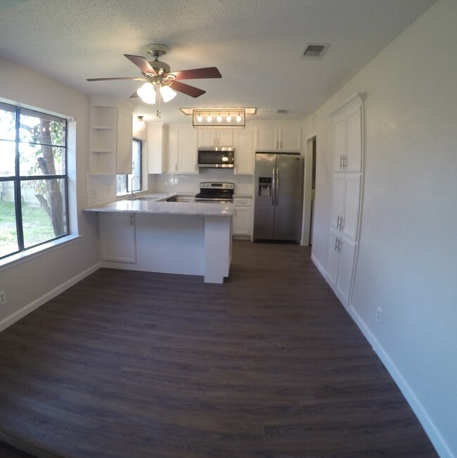 Foto del edificio - 1604 Timbercreek Rd