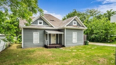Building Photo - 113 E Kosse St