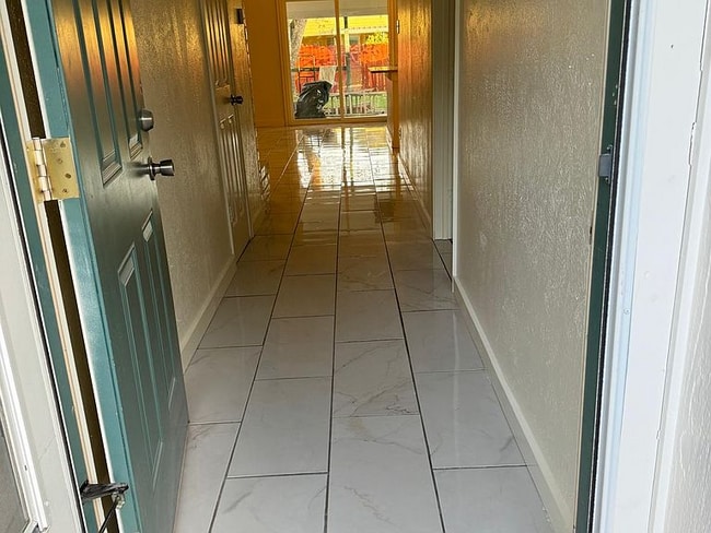 Photo - 3410 Meadow Oaks Dr House