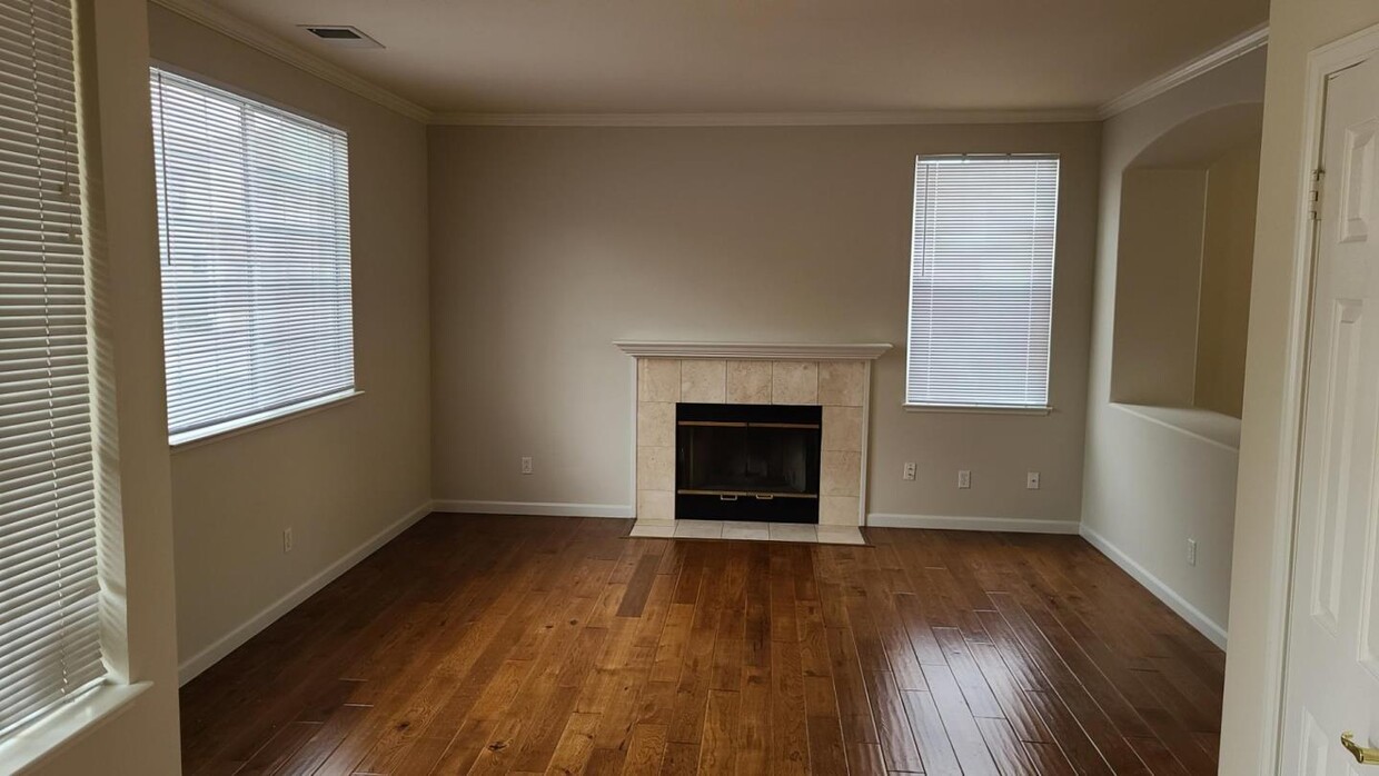 Primary Photo - 2228 Lenox Pl