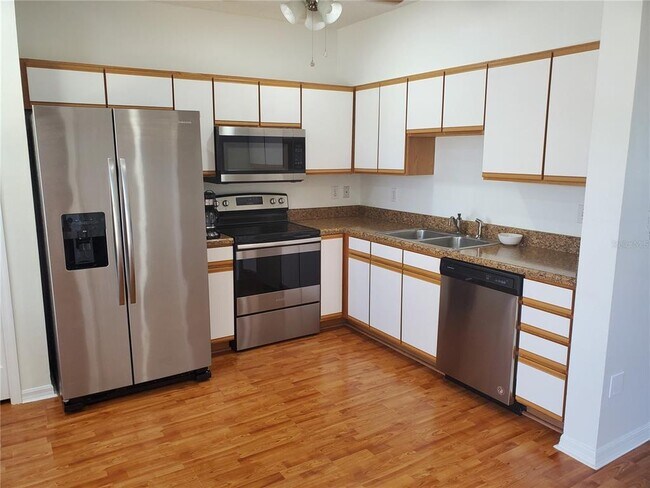 Foto del edificio - 1411 Sedgwick Dr