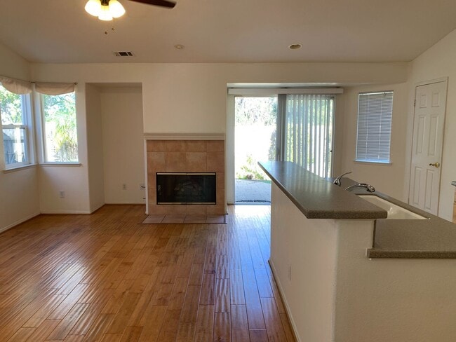 Building Photo - 3 Bedroom plus den in Goleta