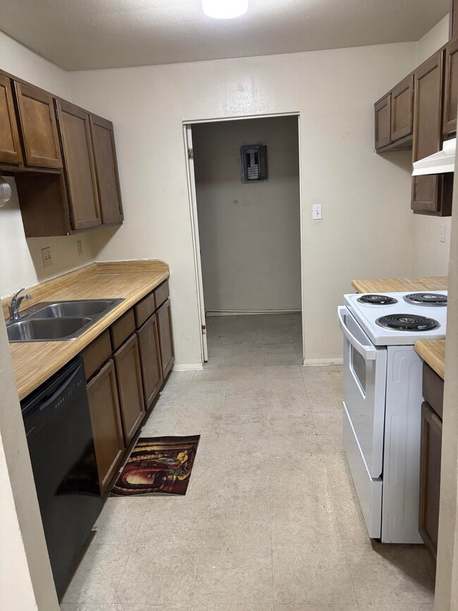 Building Photo - 205 Hummingbird Ln