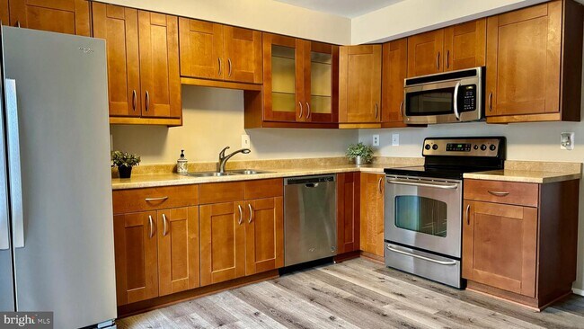 Building Photo - 10718 Bridlerein Terrace