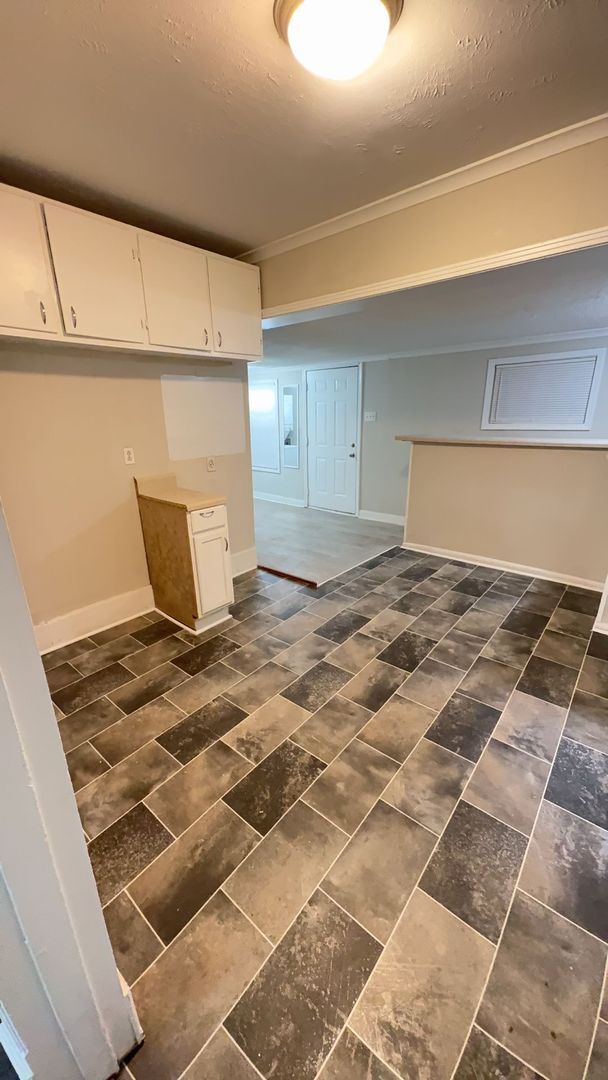 Building Photo - Very Nice Newly Renovated Home in U of M Area