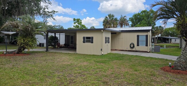 Building Photo - 2 bed 2 baths with carport