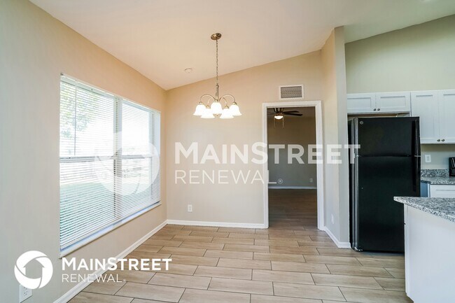 Building Photo - 916 NW 15th Ave