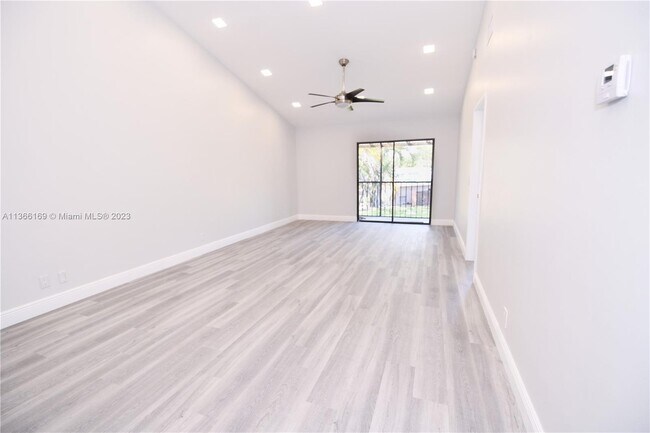 Foto del edificio - 2315 SW 22nd Ave