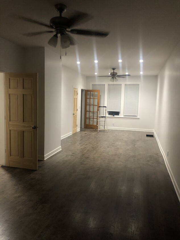 Fresh paint and remodeled - 10718 S Mackinaw Ave