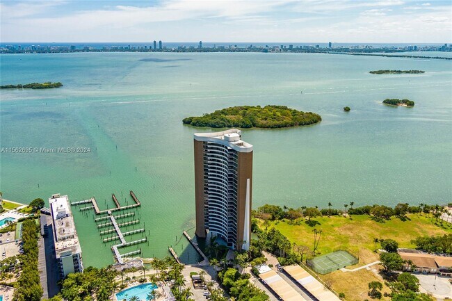 Foto del edificio - 720 NE 69th St