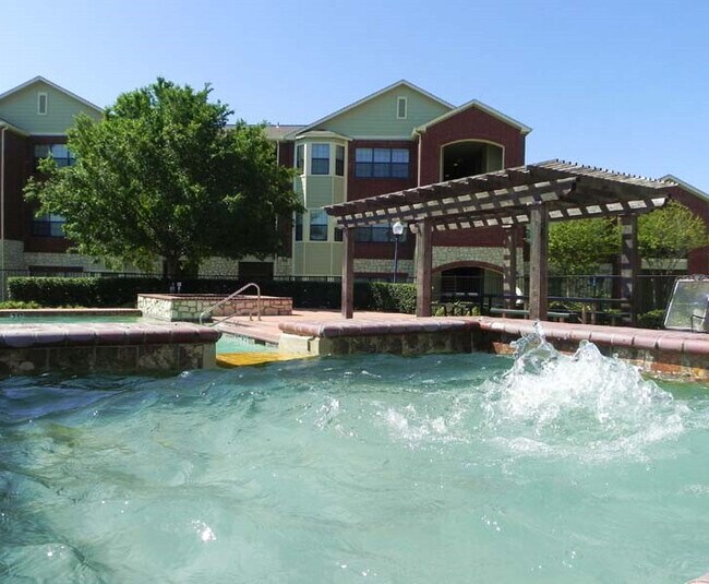 The Homes of Mountain Creek Apartments in Grand Prairie, TX