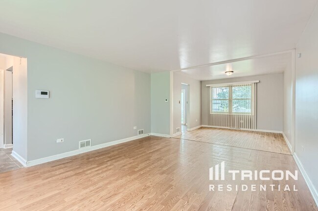 Building Photo - 14353 S Glen Dr W