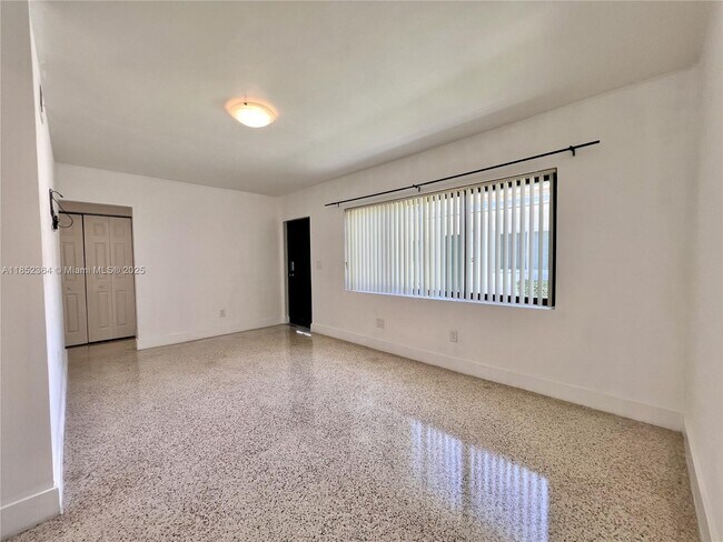 Foto del edificio - 877 80th St