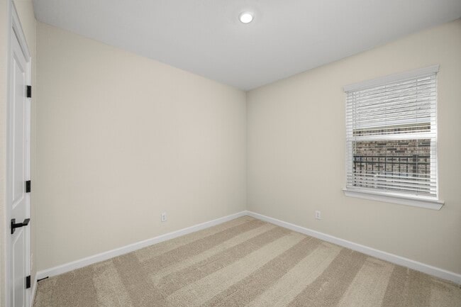 Building Photo - 3081 Sorrento Hl Dr