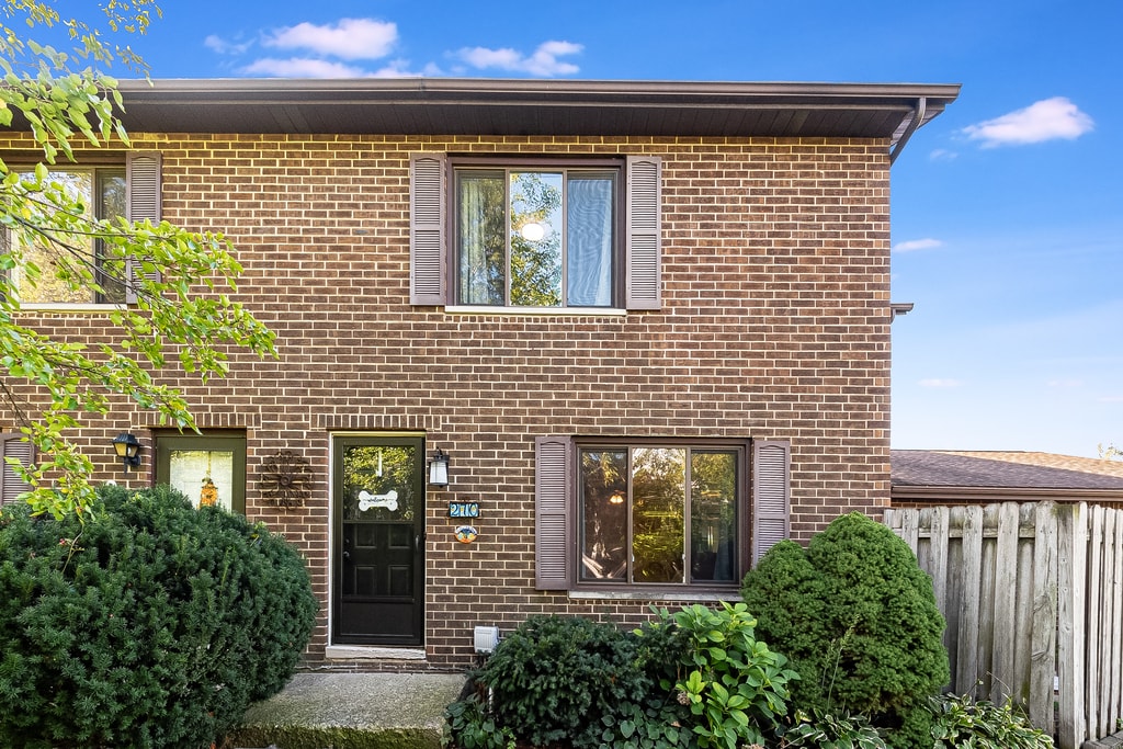 270 Paddock Cir, Glendale Heights, IL 60139 Townhome Rentals in