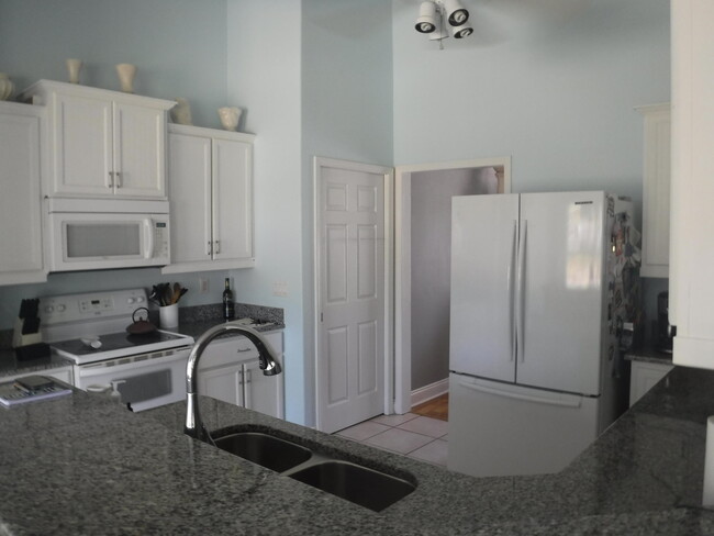 Foto del edificio - 7546 Pepperwood St