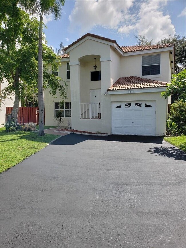 Building Photo - 4210 SW 82nd Way