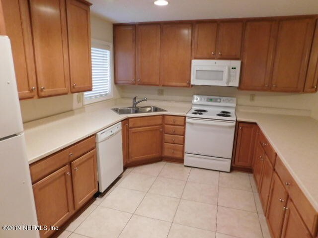 Building Photo - 201 10th Ave N