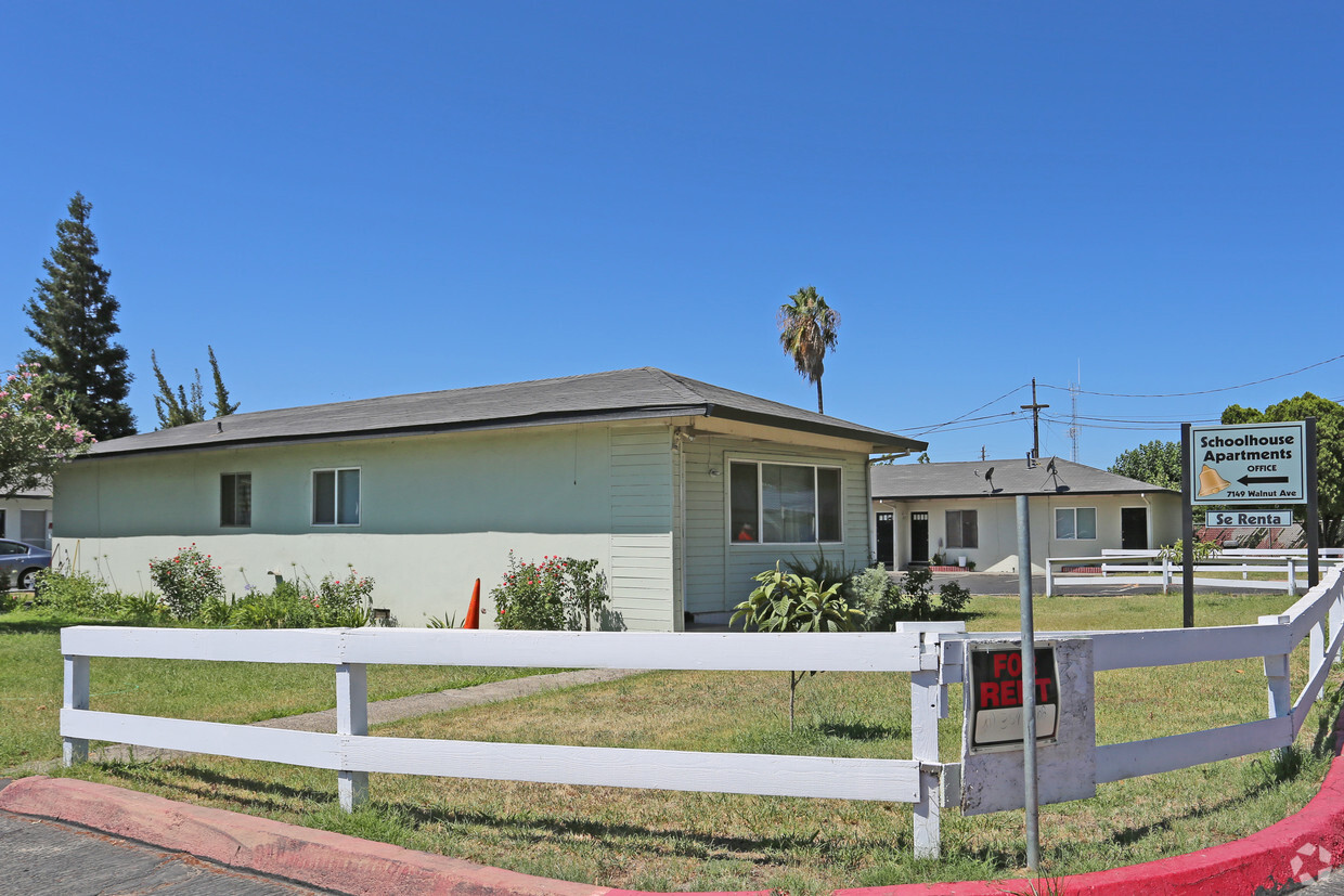 Primary Photo - Schoolhouse Apartments