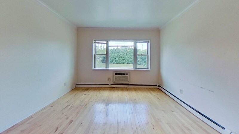 Foto principal - 2030 N Oakland Ave