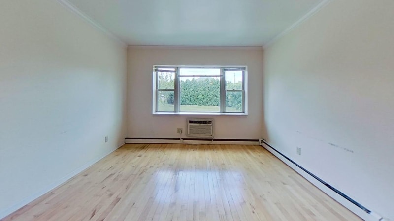 Primary Photo - 2030 N Oakland Ave