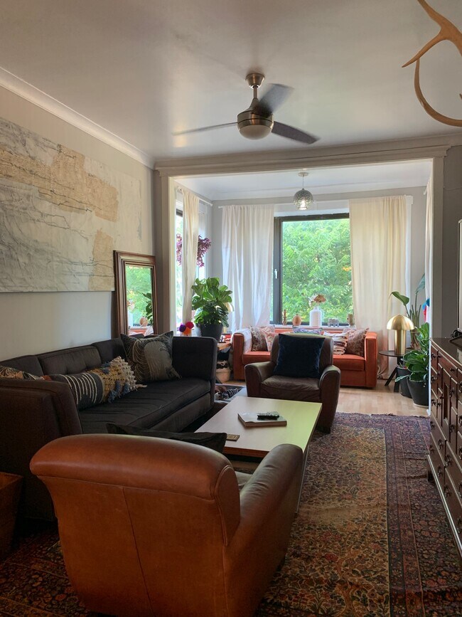 Foto del edificio - 2347 W Haddon Ave