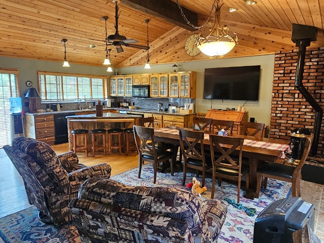 Building Photo - 2105 Bernina Dr
