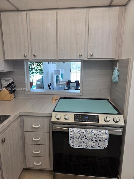 Building Photo - 2861 Leonard Dr