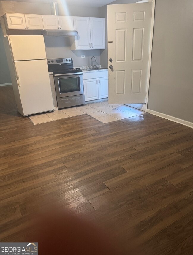 Building Photo - 4011 English Oak Dr