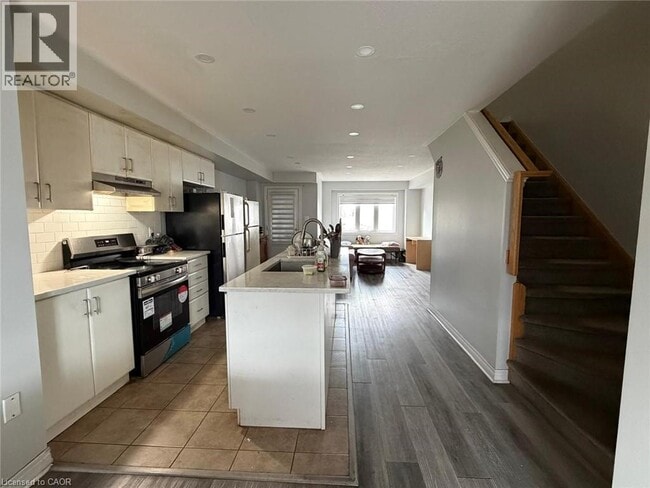 Building Photo - 402 Linden Dr