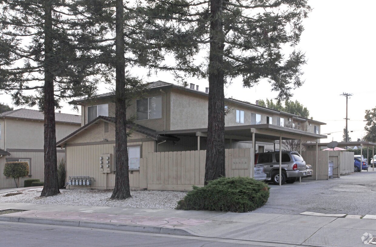 21 Squire Ct, Hollister, CA 95023 Apartments in Hollister, CA