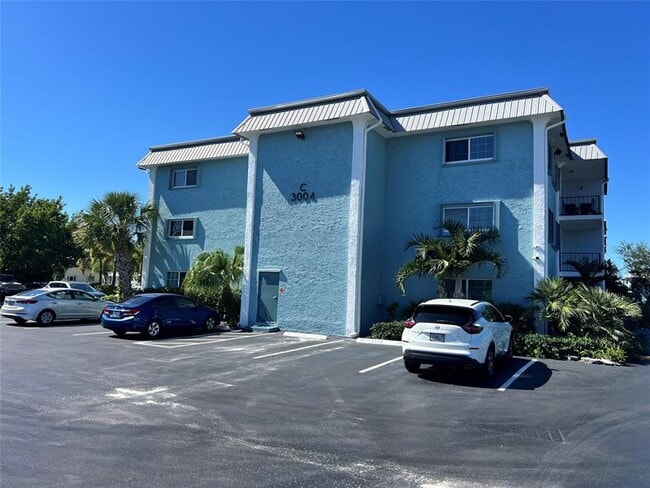 Building Photo - 3004 NE 5th Terrace