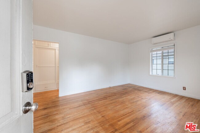 Foto del edificio - 5058 Colfax Ave
