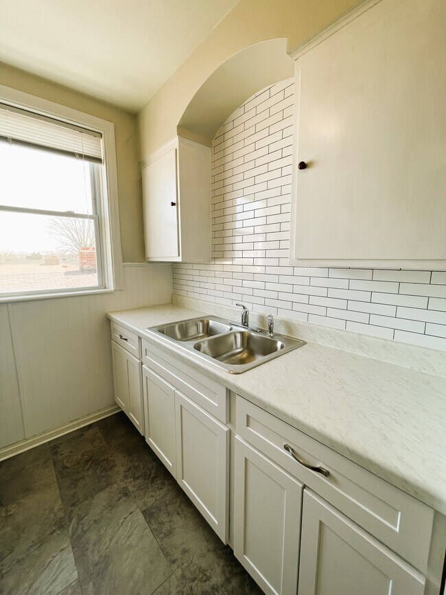 Foto del edificio - 4960 Fyler Ave