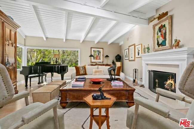 Building Photo - 2552 Benedict Canyon Drive