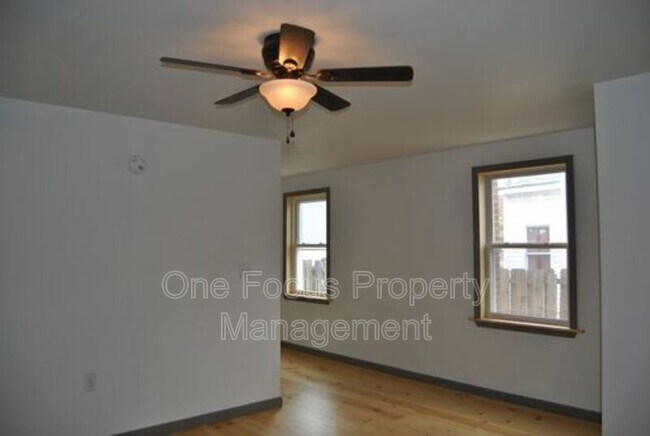 Foto del edificio - 527 W Church St