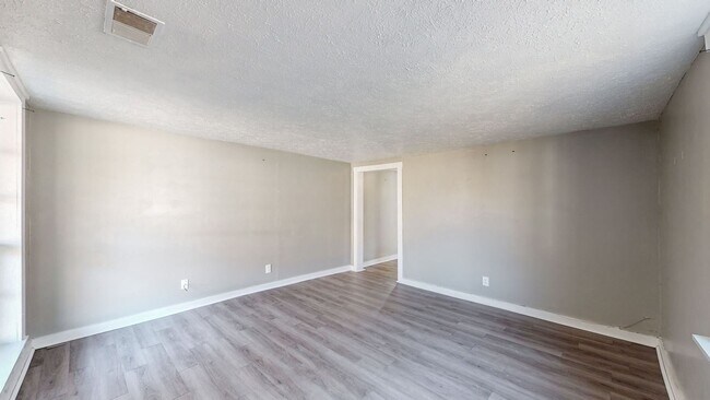 Foto del edificio - HOUSE FOR RENT