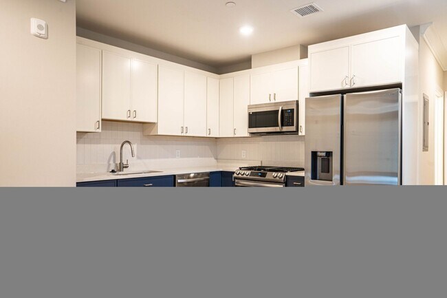 Building Photo - Beautiful Two Bedroom Right in Allston