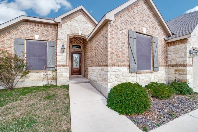Building Photo - 4 Bed 2.5 Bath located in Kallison Ranch