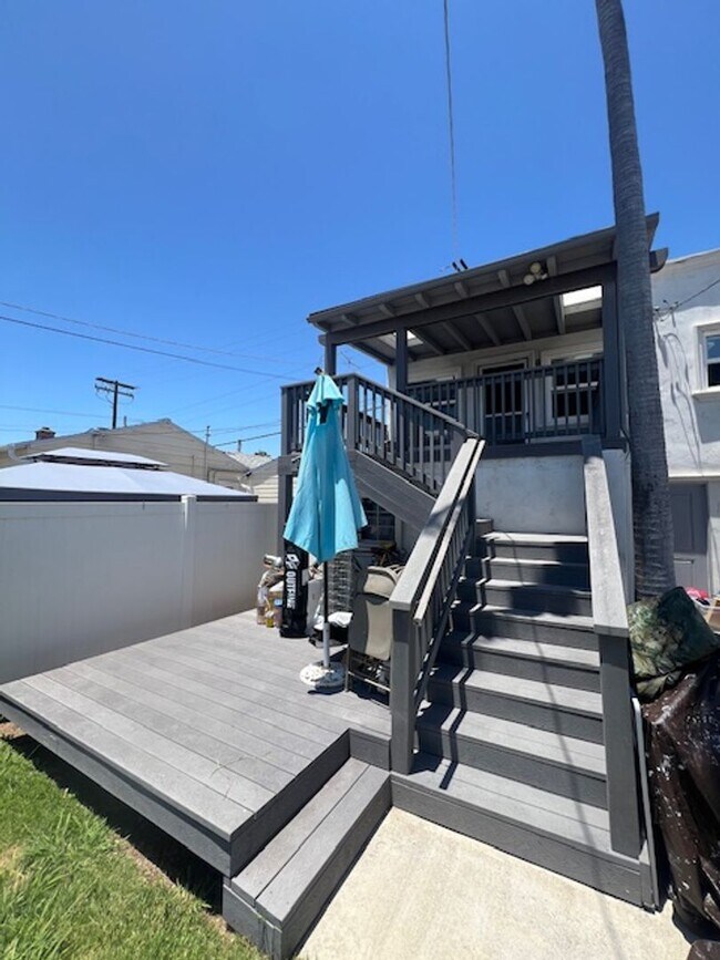 Building Photo - 8816 La Mesa Blvd