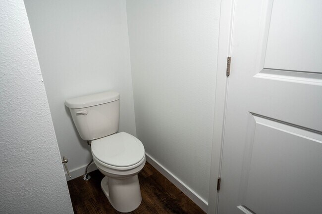Foto del edificio - BRAND NEW 3 BEDROOM HOME WITH 3 CAR GARAGE...